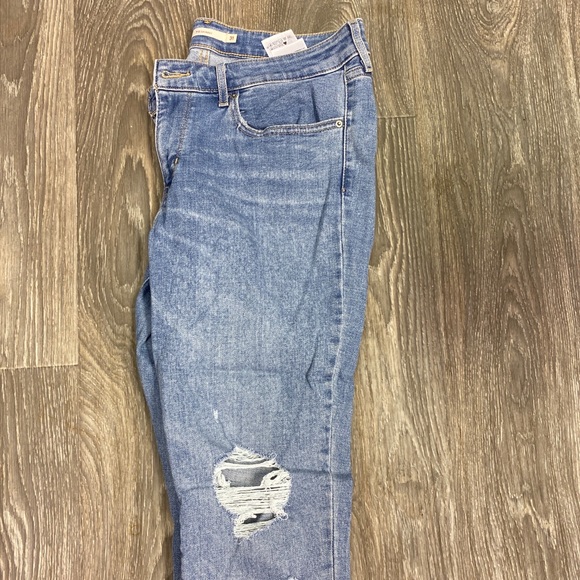 Levi’s Skinny Jean - Picture 1 of 3